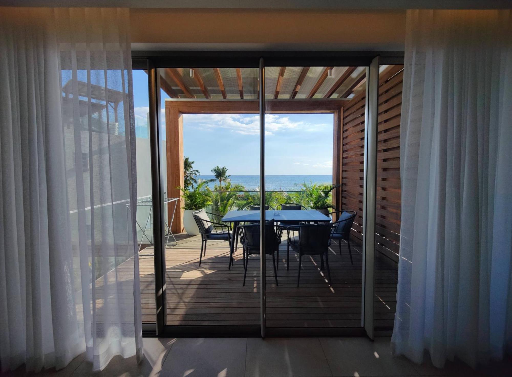 Ocean Point Beach Front Apartment Пуант-о-Пиман Экстерьер фото